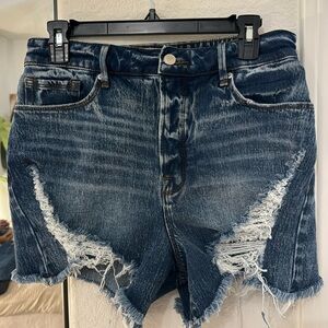 Good American distressed frayed denim shorts - medium wash size 6/28